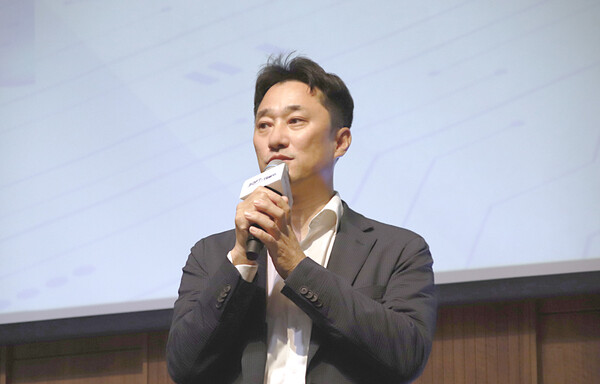 티맥스소프트 사업 대표 이형용 사장이 창립기념일 행사에서 기념사를 진행했다. / 티맥스소프트
