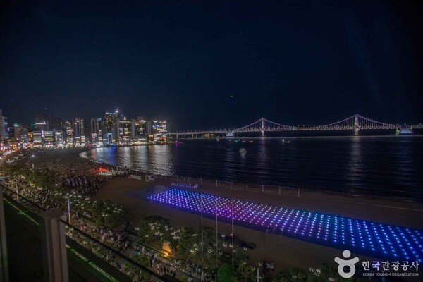 광안리해수욕장 (ⓒ한국관광공사 포토코리아-디자인글꼴)