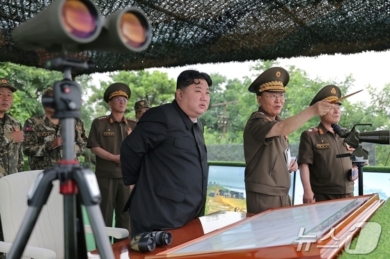 On July 24, the Rodong Sinmun, the official newspaper of the Workers\' Party of Korea, reported that amid intense training across the entire army to further strengthen the combat capabilities of the elite revolutionary army, an artillery competition between artillery units of the Korean People\'s Army Combined Forces was held on July 23 / Rodong Sinmun