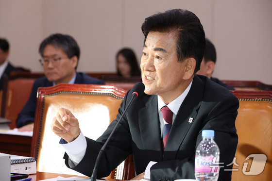 Unification Minister nominee Jung Dong Young answers questions from lawmakers during a confirmation hearing held at the National Assembly\'s Foreign Affairs and Unification Committee meeting room in Yeouido, Seoul. 2023.7.14
