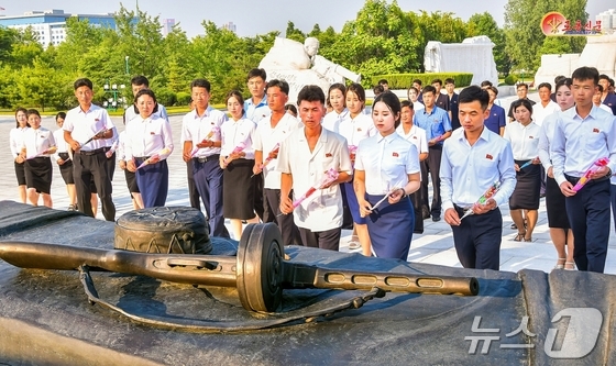 Ahead of July 27, the anniversary of Armistice Agreement Day, the North Korean Workers\' Party\'s official newspaper, Rodong Sinmun, reported on Monday that the great spirit of defending the homeland that the previous generations possessed continues to pulse strongly in the hearts of the younger generations, linking them with the century / Rodong Sinmun