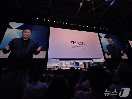 Roh Tae Moon, Acting Head of Samsung\'s DX Division, introduces the new foldable smartphones during Galaxy Unpacked 2025 in New York ⓒNews1