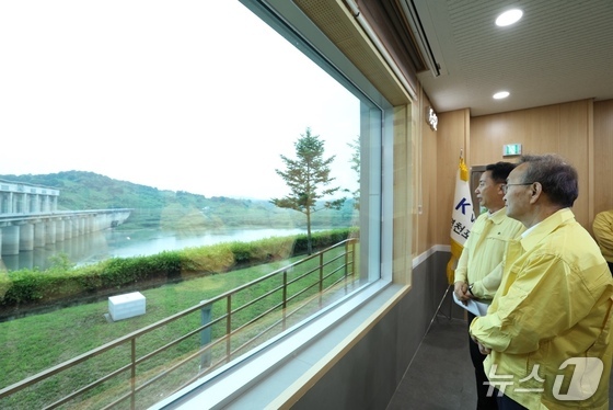 Vice Minister Kim Nam Jung of the Ministry of Unification visited the Imjin River basin and inspected the flood disaster response framework / Provided by the Ministry of Unification