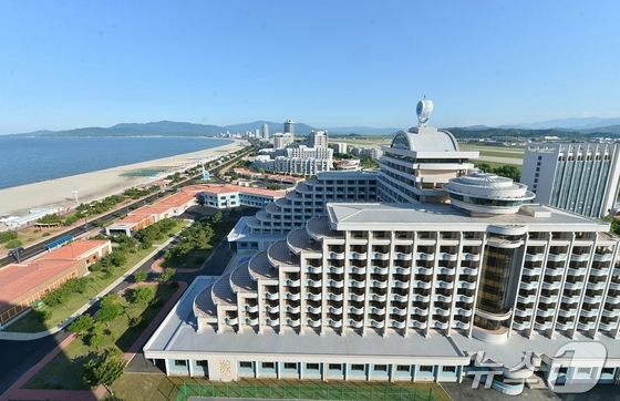 The North Korean Workers\' Party\'s official newspaper, Rodong Sinmun, touted the Wonsan Kalma Coastal Tourist Area on Friday, saying that a coastal tourist city and people\'s cultural resort in the North Korean style has risen magnificently and splendidly on the famous scenic spot of the East Sea / Rodong Sinmun