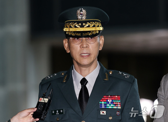 Kim Yong Dae, commander of the Drone Operations Command of South Korea, arrives at the Special Prosecutor\'s Office for the Rebellion Investigation at the Seoul High Prosecutors\' Office in Seocho-gu, Seoul, on the morning of July 17, 2025, to face questioning about alleged drone infiltration and other treason-related charges. (Photo courtesy of Koo Yun Sung/News1)
