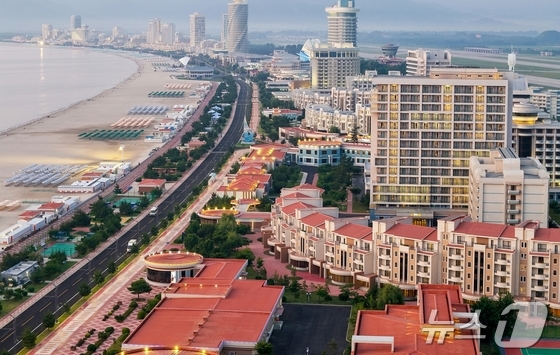 View of the Kalma Coastal Tourist Area in Wonsan, North Korea / Rodong Sinmun