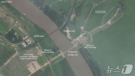 Satellite image of the Tumen River Bridge construction released by Planet Labs. On the North Korean side (left), construction of the border checkpoint and bridge pillar has begun. / Photo courtesy of Planet Labs