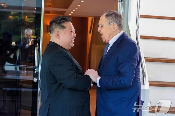 North Korean leader Kim Jong Un and Russian Foreign Minister Sergey Lavrov / Rodong Sinmun