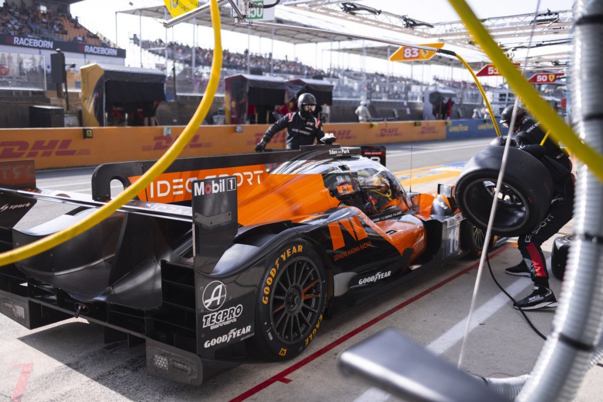 제네시스가 레이싱팀 ‘제네시스 마그마 레이싱(Genesis Magma Racing)’이 프랑스 르망 지역에서 지난 14~15일 열린 르망 24시의 ‘LMP2(Le Mans Prototype 2) 클래스’에 출전했다고 15일 밝혔다. 사진은 르망 24시 LMP2 클래스에 참가한 제네시스 마그마 레이싱-IDEC 스포츠(IDEC Sport) #18 차량 모습. (현대자동차·기아 제공. 재판매 및 DB금지) 2025.6.15/뉴스1