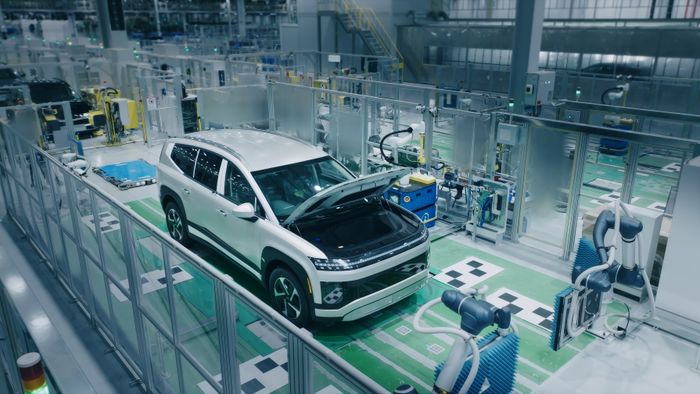 HMGMA에서 생산된 아이오닉 9이 품질 점검을 받고 있다. ⓒ현대자동차