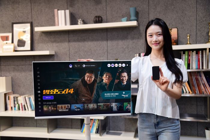 SK브로드밴드는 B tv 무선 셋톱박스와 이동식 TV를 결합해 하나의 세트처럼 이용할 수 있는 ‘B tv 무빙’을 제공한다. 사진은 ‘B tv 무빙’ 이미지ⓒ SK브로드밴드