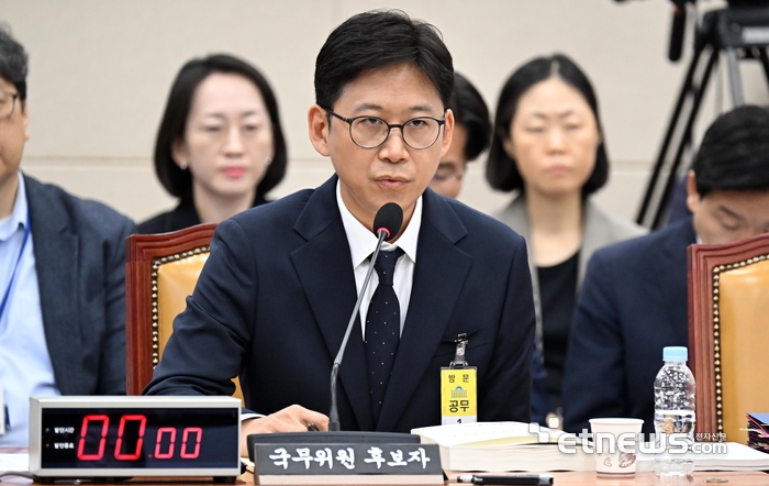 배경훈 과학기술정보통신부 장관 후보자가 14일 서울 여의도 국회 과학기술정보방송통신위원회에서 열린 인사청문회에서 질의에 답하고 있다. 
 이동근기자 foto@etnews.com