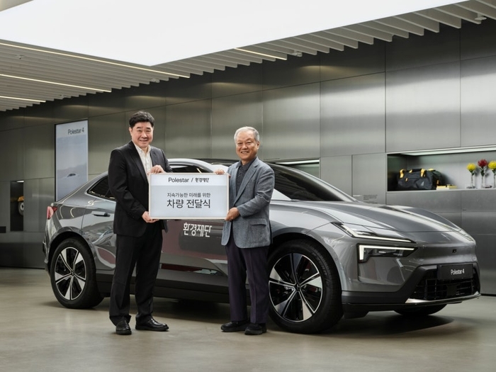 이경재 폴스타 CFO(왼쪽)와 최열 환경재단 이사장