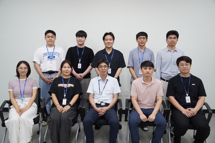 KBIOHealth 첨단의료기기개발지원센터 등 참여연구자들이 단체  촬영했다.