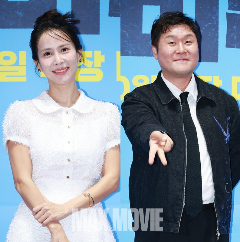 카메라 향해 포즈를 취하는 조여정(왼쪽)과 윤경호. 정유진 기자