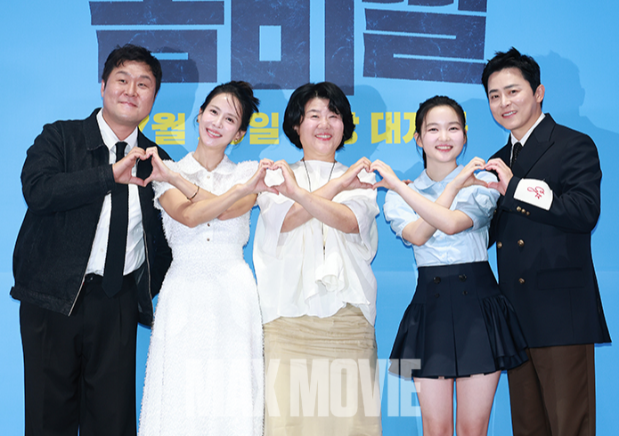 많이 사랑해주세요! 정유진 기자