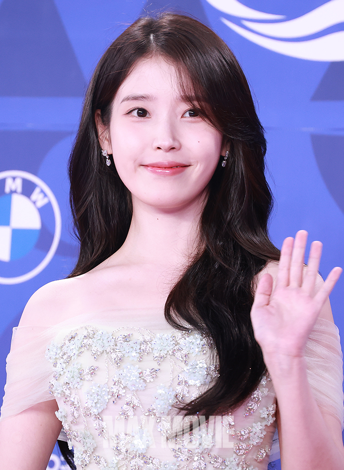사랑스러운 인사. 정유진 기자