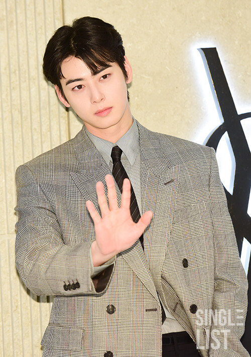 아스트로 차은우 vs 진우 ©최은희기자 oso0@slist.kr