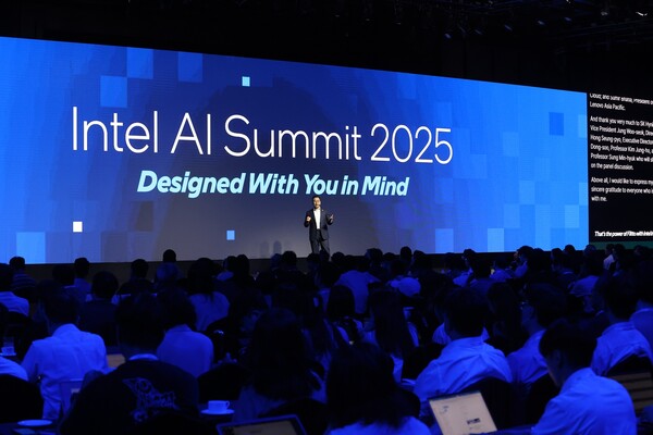 2025 인텔 AI 서밋 서울 행사서 환영사 중인 배태원 인텔코리아 사장 / 인텔