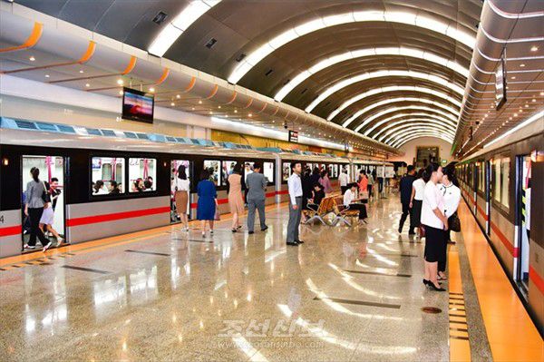 The Choson Sinbo, a pro-North Korean newspaper based in Japan, reported on June 30 that Pyongyang’s metro system is becoming more convenient, as seen in this screenshot from its website. (Yonhap)