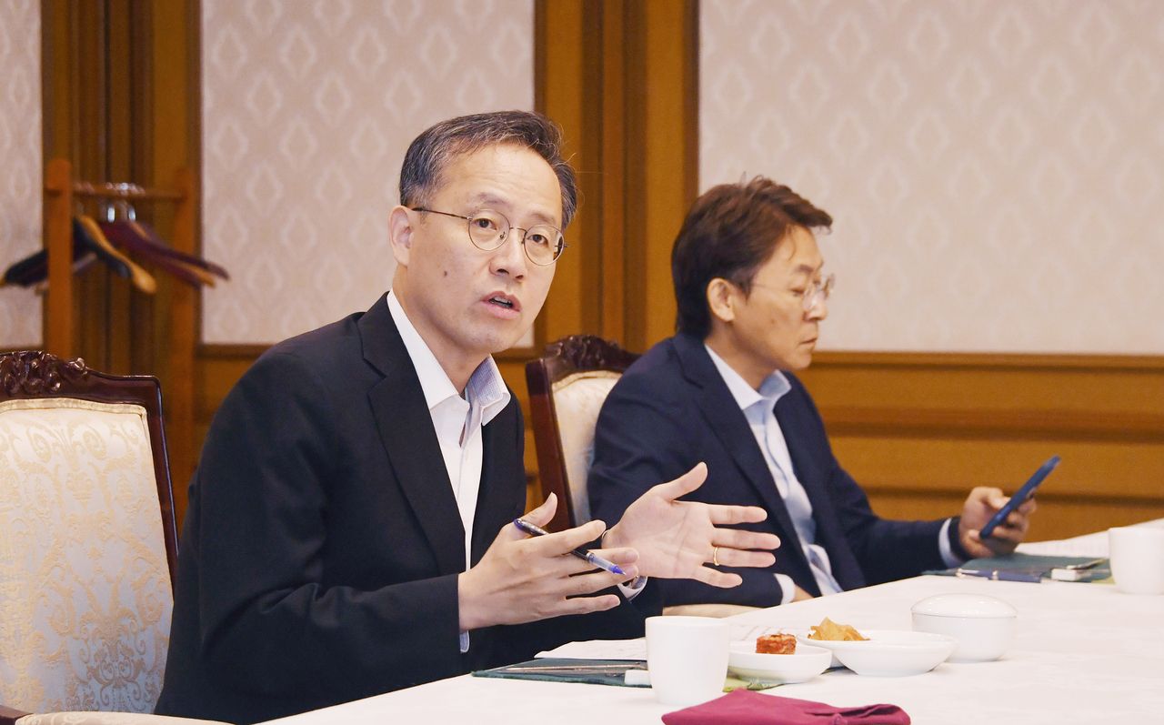 First Vice Finance Minister Lee Hyoung-il speaks at a meeting held in Seoul on Friday, to monitor financial markets. (Yonhap)]