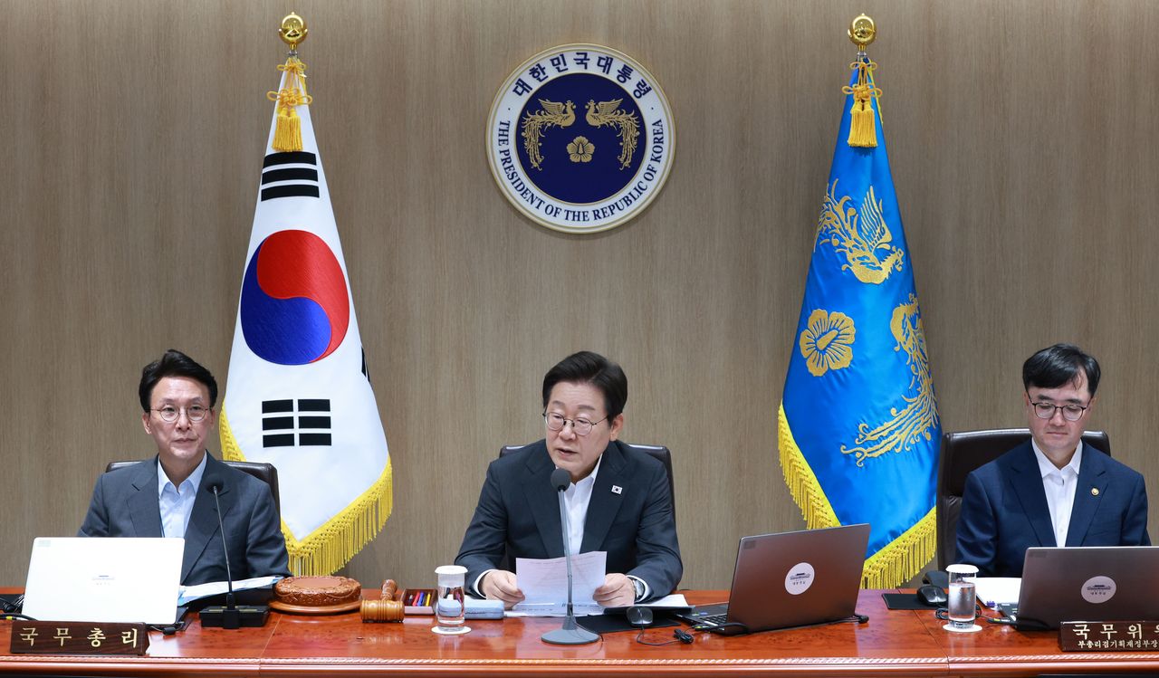 President Lee Jae Myung (center) presides over a Cabinet meeting held at the presidential office in Seoul on Tuesday. (Yonhap)]