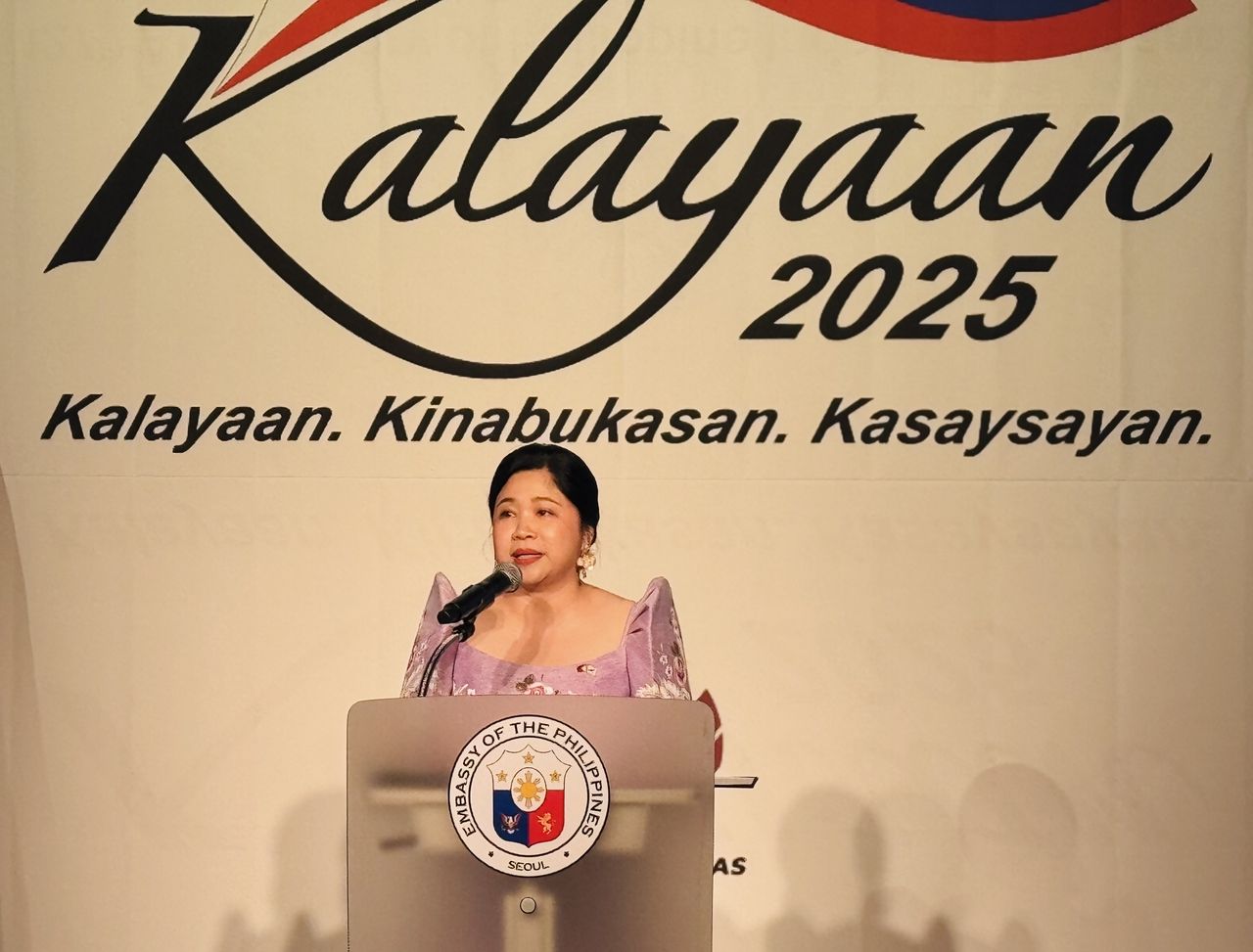 Philippine Ambassador to Korea Maria Theresa B. Dizon-De Vega speaks during the Philippines