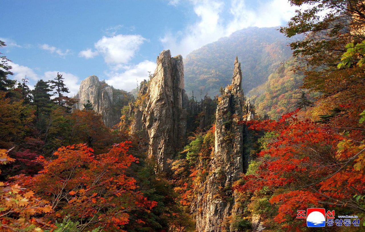 North Korea's state-run Korean Central News Agency reported that Mount Kumgang has been inscribed as a UNESCO World Cultural and Natural Heritage site on Wednesday. (Yonhap)]