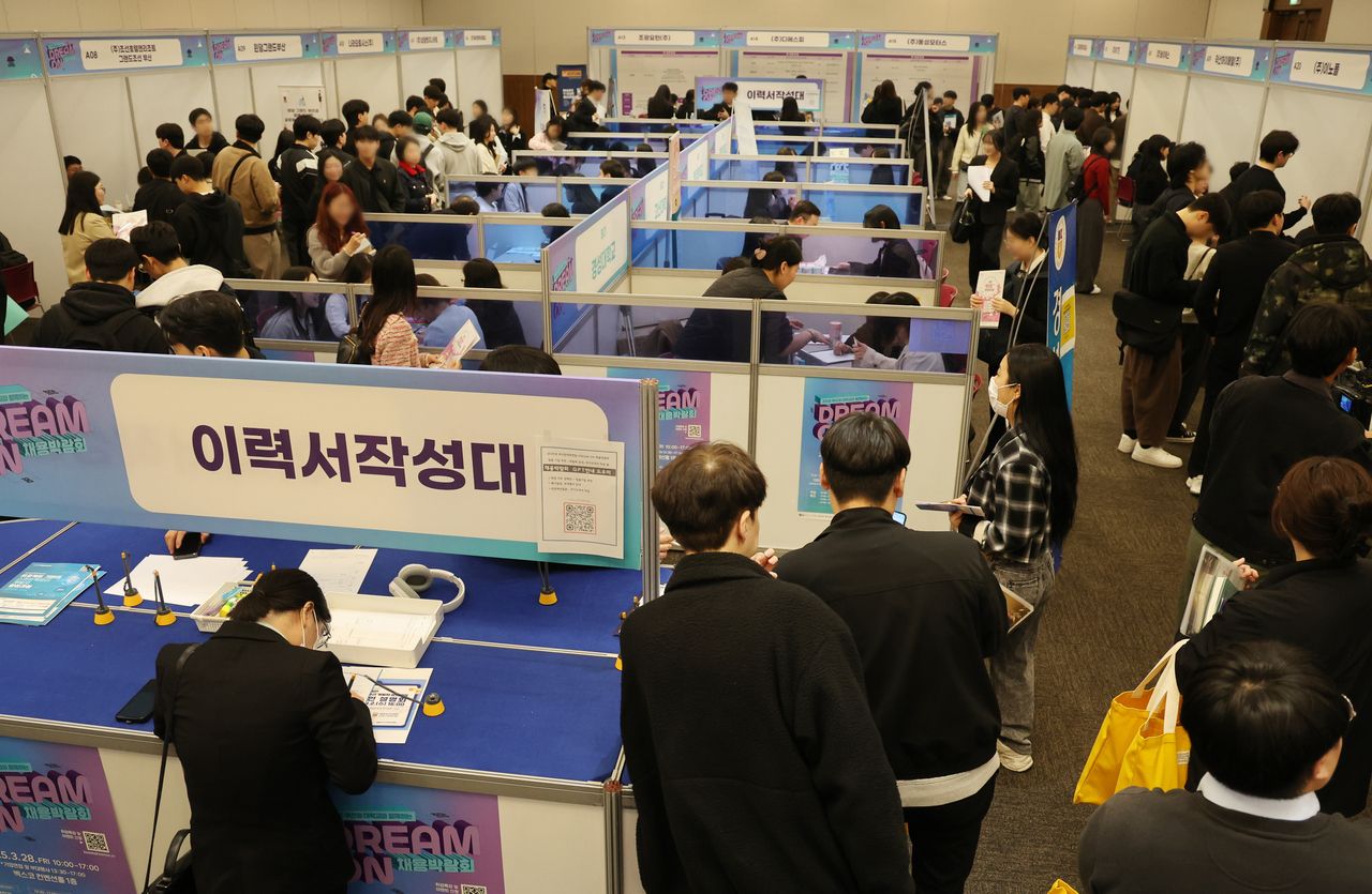 This file photo, taken March 28, 2025, shows young job seekers attending a recruitment fair in Busan, located about 320 kilometers southeast of Seoul. (Yonhap)]