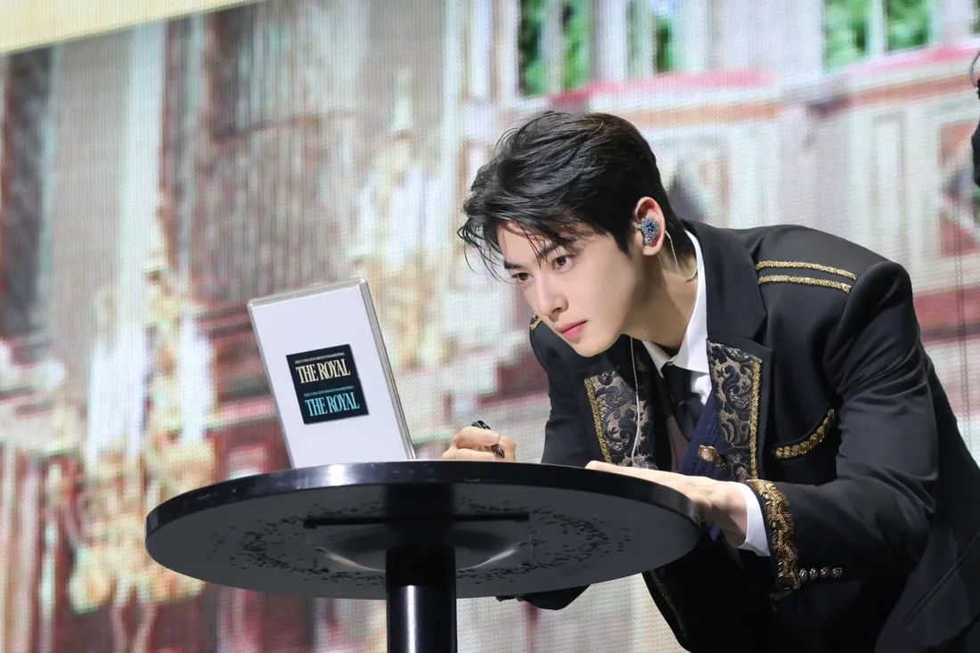 (Credit: Fantagio)]