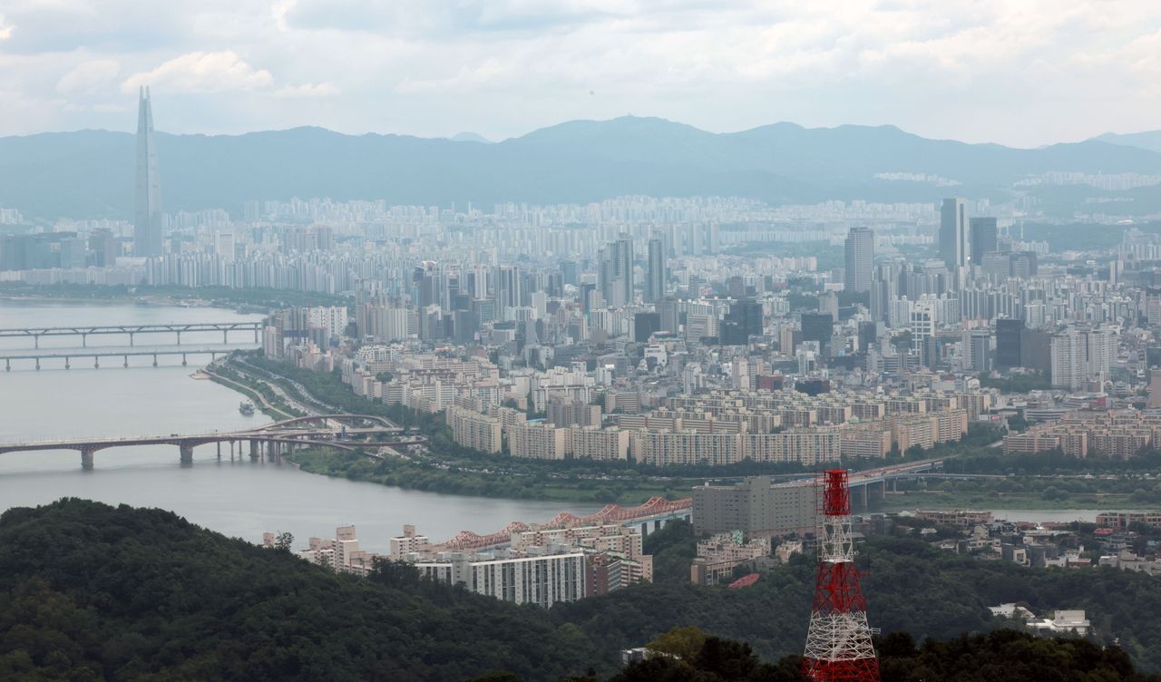A view of apartment complexes in Seoul from N Seoul Tower in Namsan, taken on Monday. (Yonhap)]