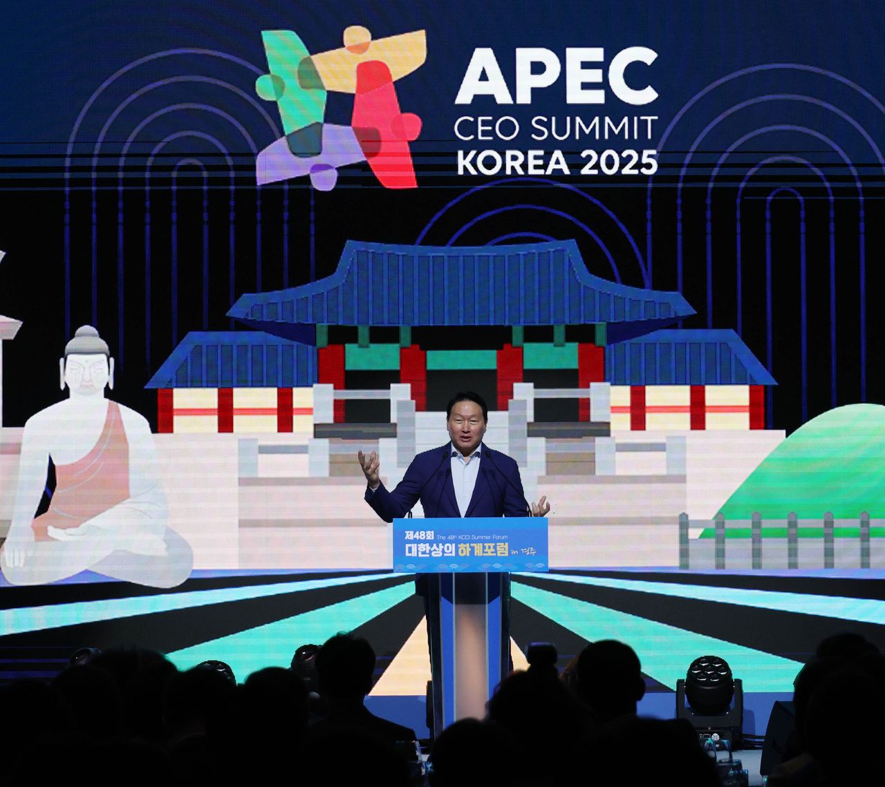 Chey Tae-won, chairman of the Korea Chamber of Commerce and Industry, delivers opening remarks at the 48th KCCI Summer Forum held at the Lahan Select Gyeongju hotel in North Gyeongsang Province on Wednesday. (KCCI)