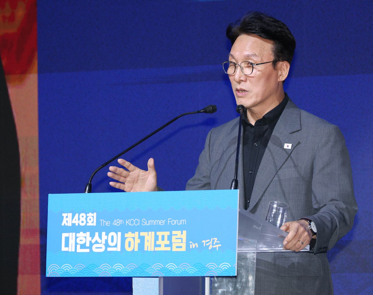 Prime Minister Kim Min-seok delivers keynote address at the 48th KCCI Summer Forum held at the Lahan Select Gyeongju hotel in North Gyeongsang Province on Wednesday. (KCCI)