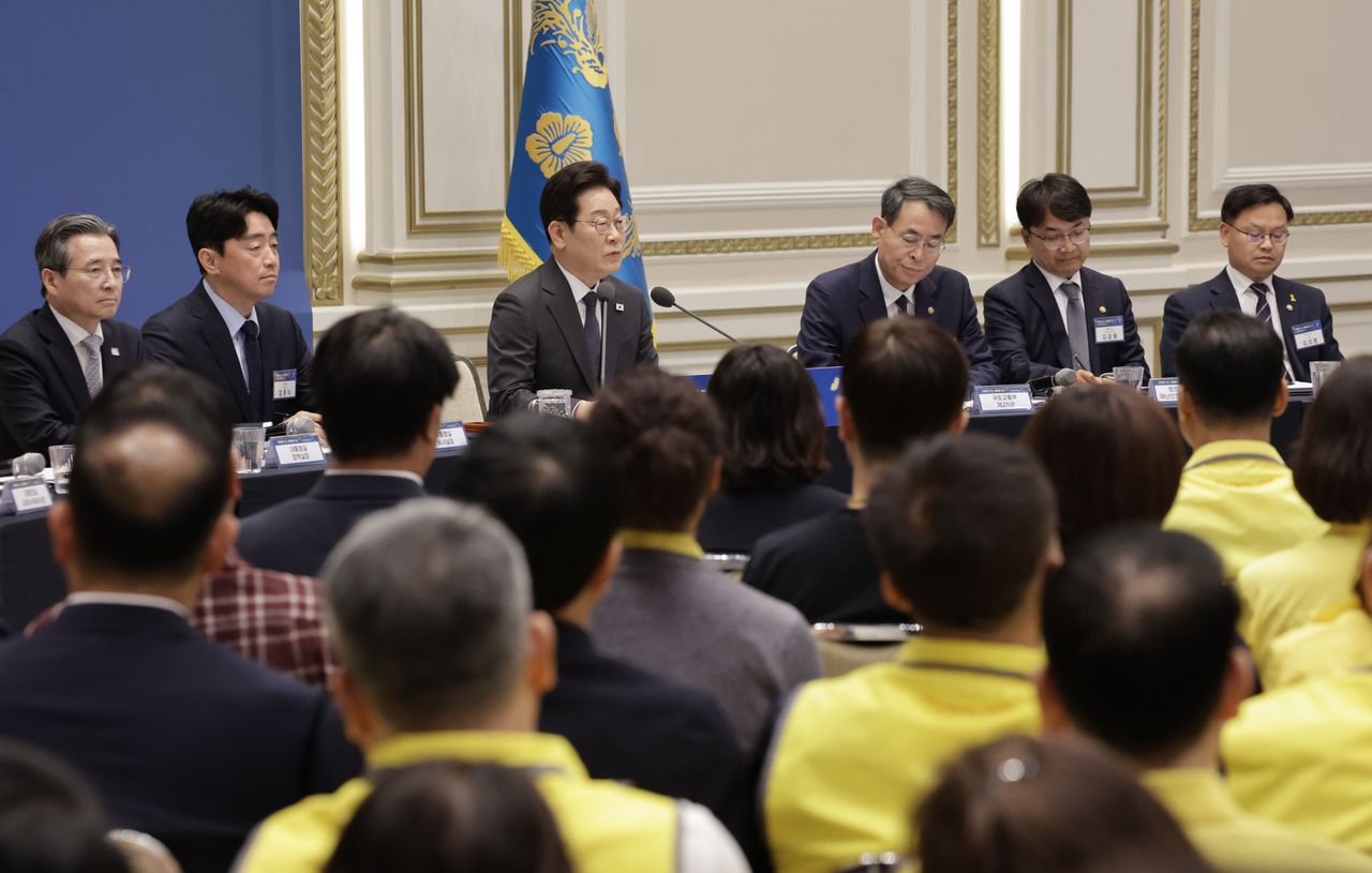 DIALOGUE TO HEAL -- President Lee Jae Myung (center) speaks at a memorial event held at Cheong Wa Dae in Seoul on Wednesday, held to console those bereaved by major tragedies over the past decades. Attendees included families of victims from the 2014 Sewol ferry sinking, the 2022 Itaewon crowd crush, a 2023 underpass flooding and a 2024 plane crash. Delivering a formal apology, Lee said past governments had 