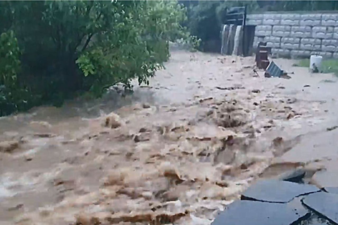 This image shows a flooding stream in Dangjin, South Chungcheong Province, on Thursday. (Yonhap)]