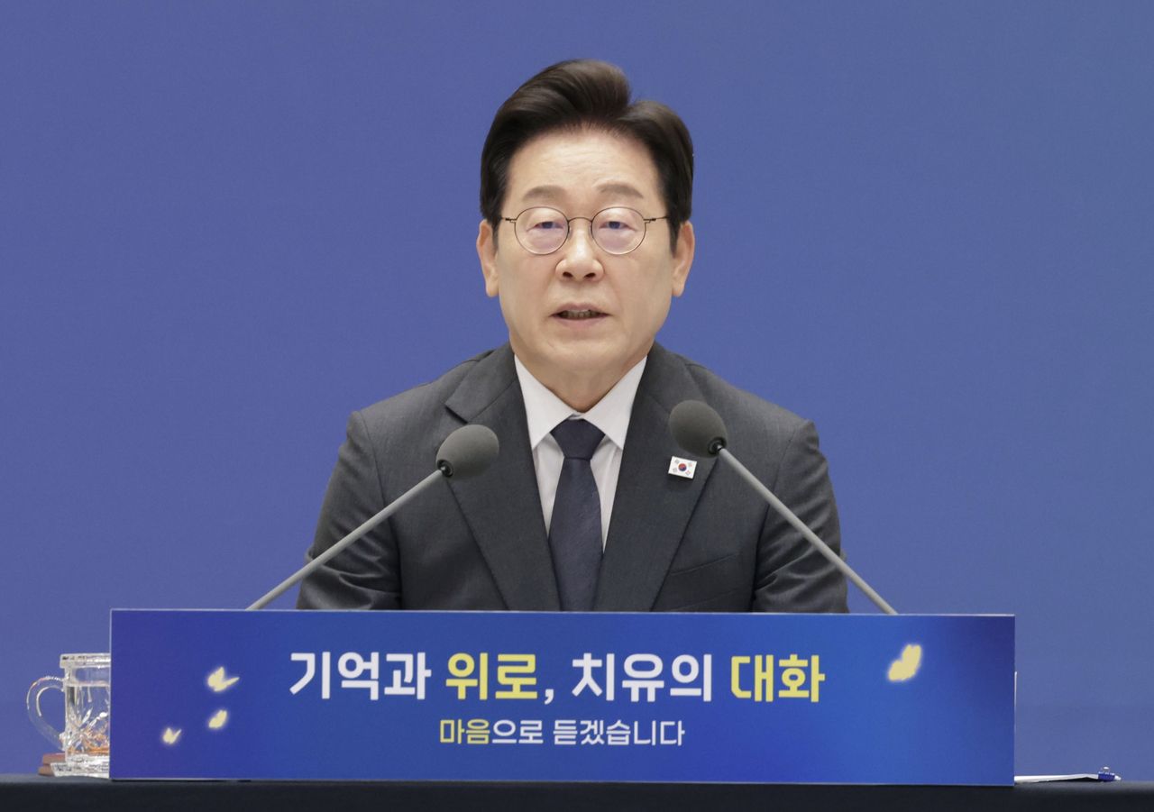 President Lee Jae Myung speaks during a meeting with the families of victims of major social disasters at the Blue House State Guest House in Seoul on Wednesday. (Yonhap)]