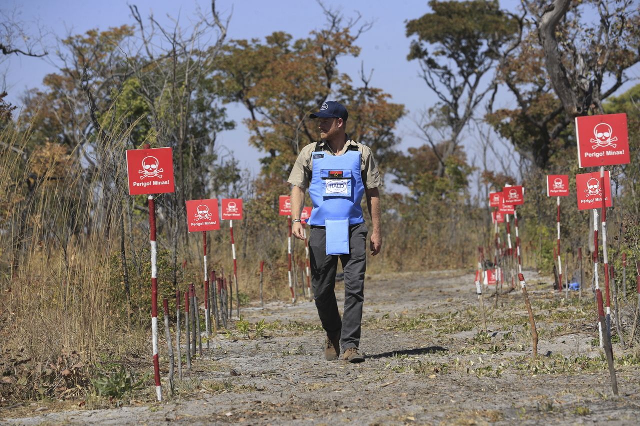 Britain's Prince Harry walks through a minefield during a visit to inspect the work of landmine clearance charity Halo Trust, in Cuito Cuanavale, southern Angola, Wednesday. (AP-Yonhap)]