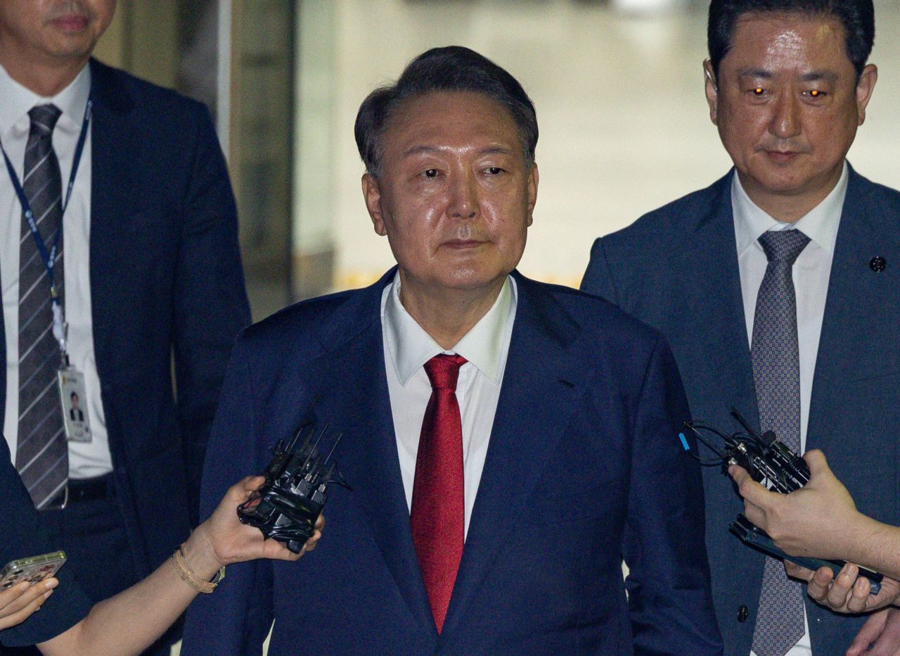 Former President Yoon Suk Yeol (center) exits the Seoul Central District Court in the capital city on July 9, 2025, after attending a hearing on his possible arrest over charges related to his failed attempt to impose martial law. (Yonhap)]