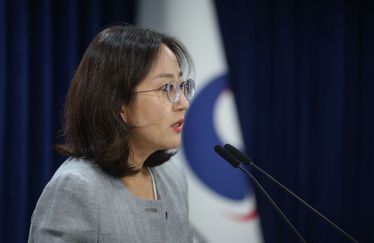 Chang Yoon-jeong, deputy spokesperson at the Unification Ministry, speaks during a press briefing held at the Seoul Government Complex on Friday. Yonhap