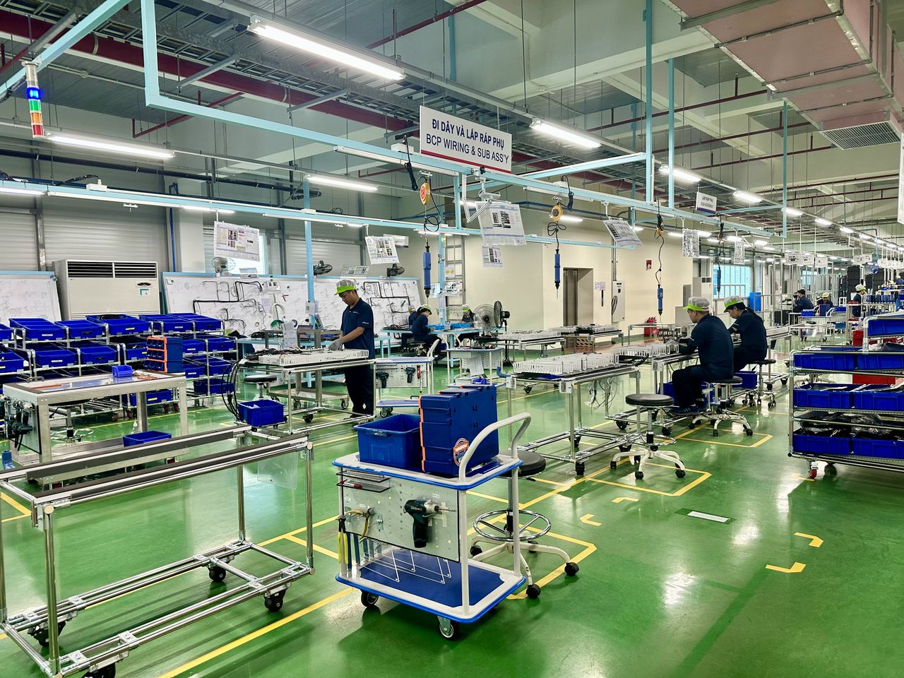 Employees work at the wiring and subassembly line for battery control panels at LS Electric's Bac Ninh plant, east of Hanoi, Vietnam, July 14. (Byun Hye-jin/The Korea Herald)