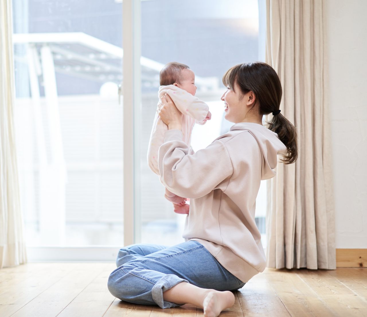 A woman holds her child. (123rf)]