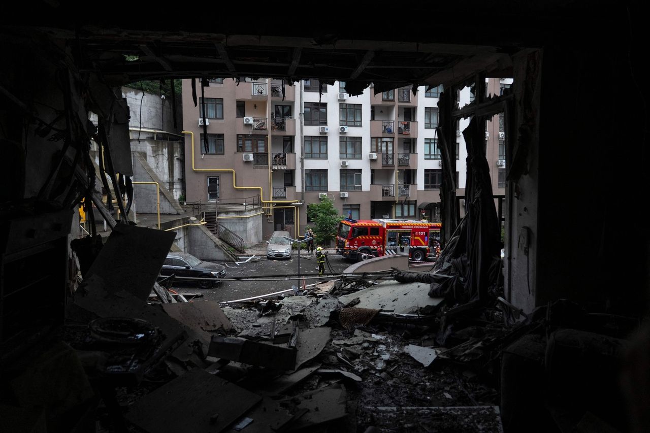 A residential building is damaged after a Russian attack in Kyiv, Ukraine, Monday. (AFP-Yonhap)]