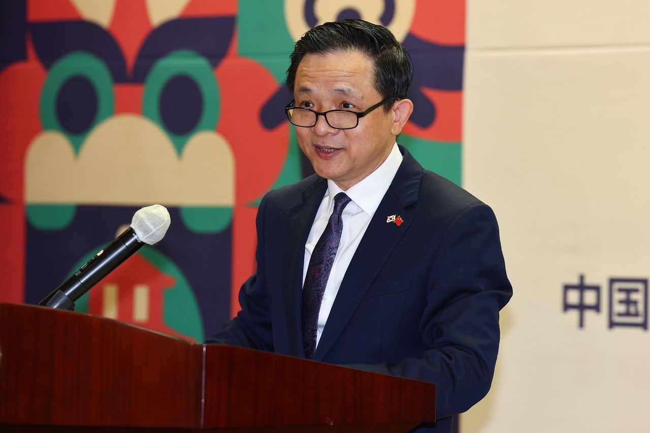 Chinese Ambassador Dai Bing delivers remarks during an Embassy Open Day, held as a bilateral exchange event for the youth, at the Chinese Embassy in Seoul, Tuesday. (Yonhap)]