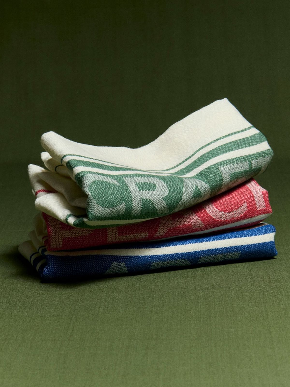 아이리시 리넨 티 타올, Peach and Art tea towels. © Louis Dewynter