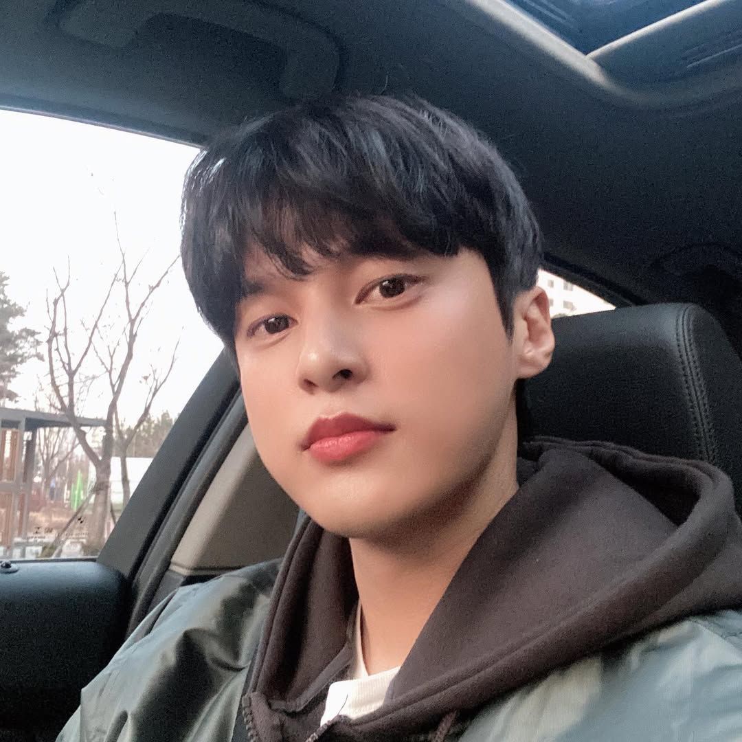 윤선우 