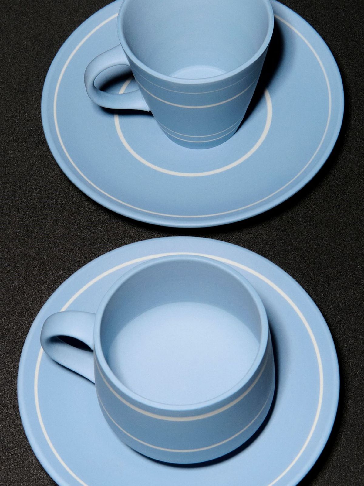 웨지우드(Wedgwood)와 협업한 루시 리(Lucie Rie) 스타일의 티컵 세트. © Louis Dewynter