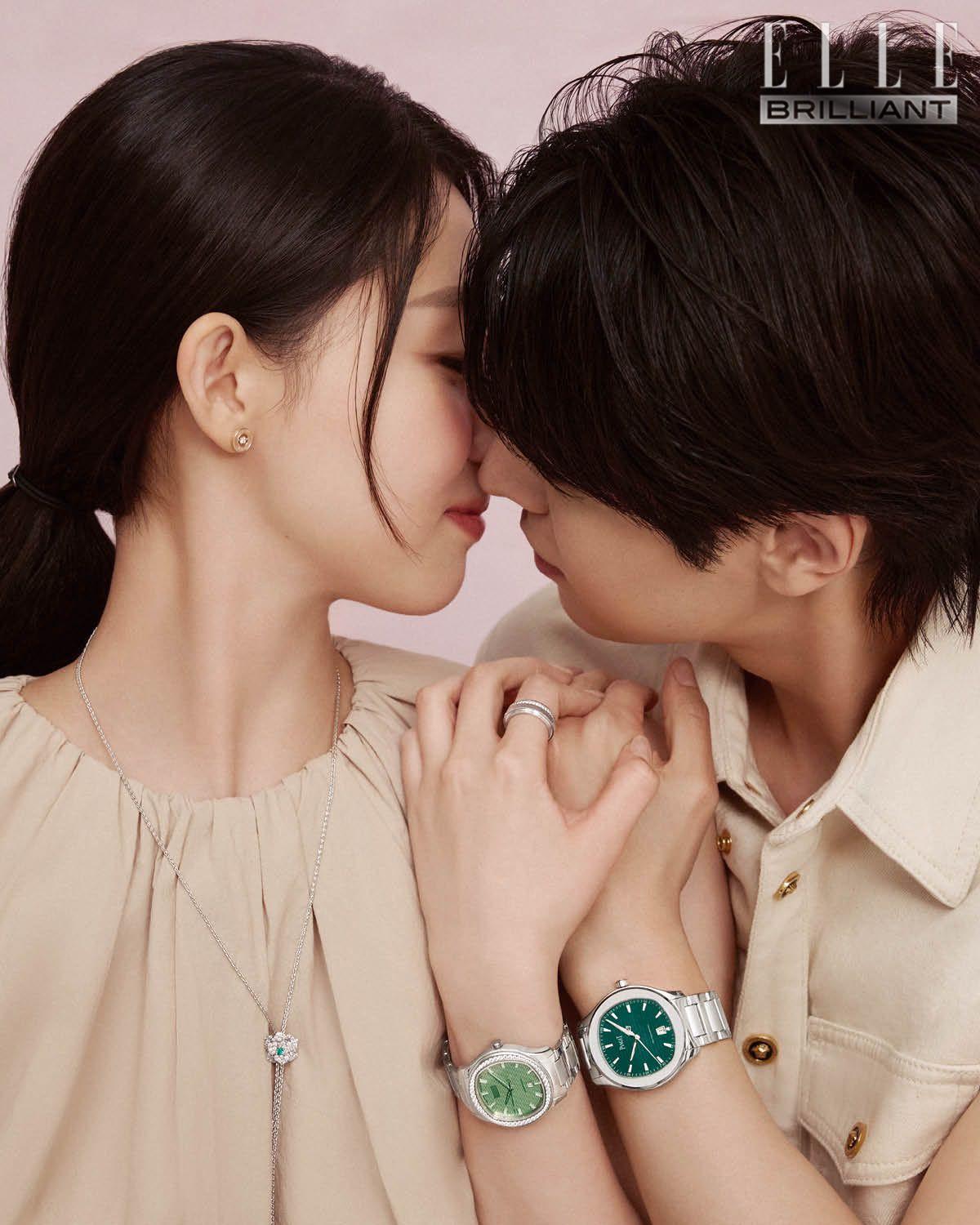 예지 로즈 골드에 다이아몬드를 세팅한 ‘포제션 데코 팰리스’ 이어링, 에메랄드와 다이아몬드를 세팅한 ‘피아제 로즈 펜던트’ 네크리스, 오른손 검지에 착용한 다이아몬드와 그린 차보라이트, 사파이어 세팅의 ‘포제션 데코 팰리스’ 링, 약지에 착용한 화이트 골드 소재의 ‘피아제 데코 팰리스’ 링, 왼손에 착용한 다이아몬드 세팅의 ‘포제션 데코 팰리스’ 링, 다이아몬드를 세팅한 파스텔 그린 다이얼의 ‘피아제 폴로 데이트’ 워치는 모두 PIAGET. 슬리브리스 톱은 NEHERA. 유석 그린 에메랄드 다이얼의 ‘피아제 폴로 뉴 필드’ 워치, 화이트 골드에 다이아몬드를 세팅한 ‘포제션 데코 팰리스’ 링은 모두 PIAGET. 데님 베스트는 VERSACE. 
