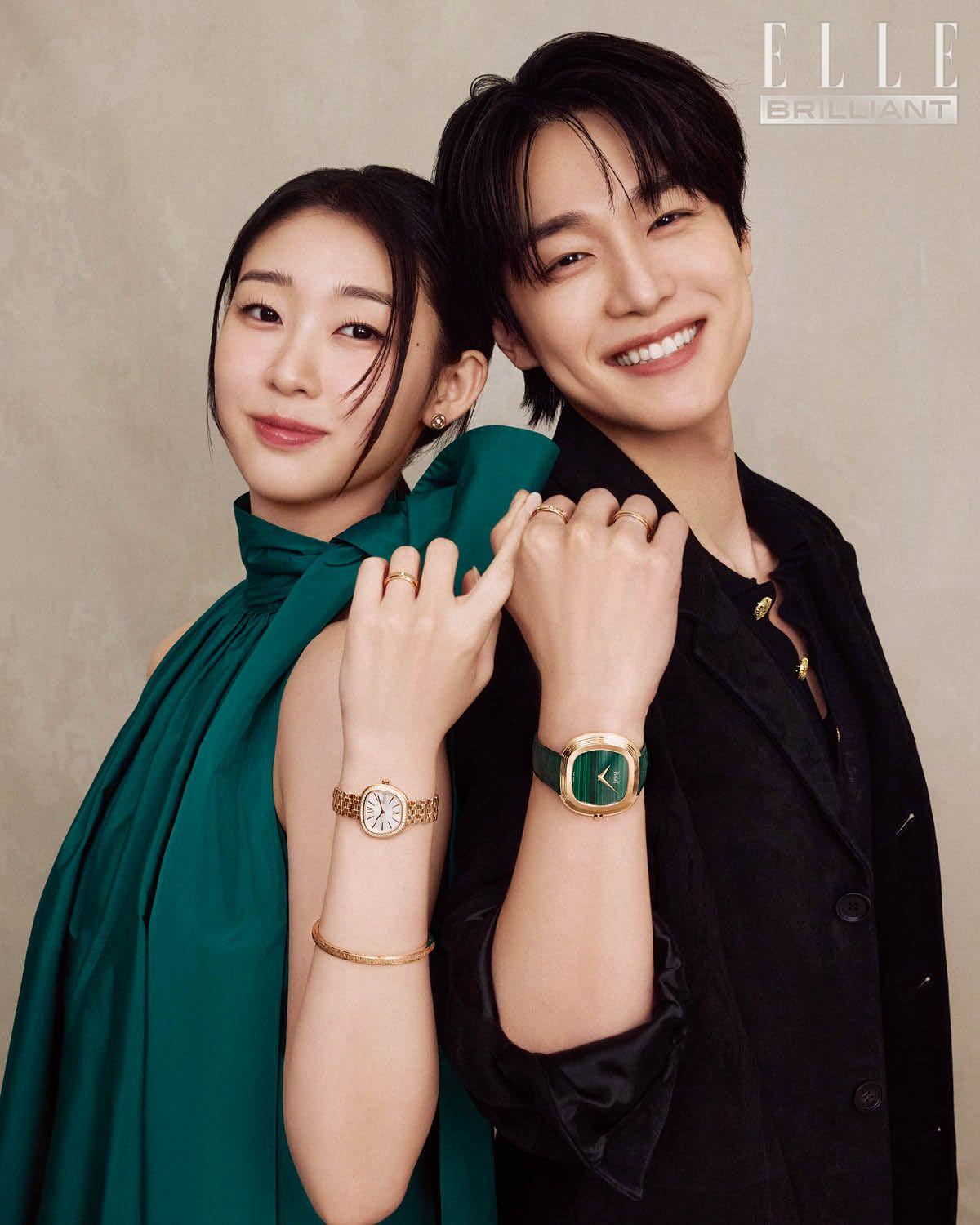 예지 로즈 골드에 다이아몬드를 세팅한 ‘포제션’ 이어링, 다이아몬드 세팅의 ‘포제션 데코 팰리스’ 링, 다이아몬드를 세팅한 로즈 골드 소재의 ‘식스티’ 워치, 로즈 골드 소재의 ‘포제션 데코 팰리스’ 브레이슬릿은 모두 Piaget. 드레스는 Max Mara. 유석 검지에 착용한 다이아몬드 세팅의 ‘포제션 데코 팰리스’ 링, 약지에 착용한 로즈 골드 소재의 ‘포제션 데코 팰리스’ 링, 말라카이트 다이얼과 로즈 골드 케이스의 ‘앤디 워홀’ 워치는 모두 PIAGET. 재킷은 FERRAGAMO. 시스루 폴로셔츠는 ERNEST W. BAKER by 10 Corso Como Seoul. 