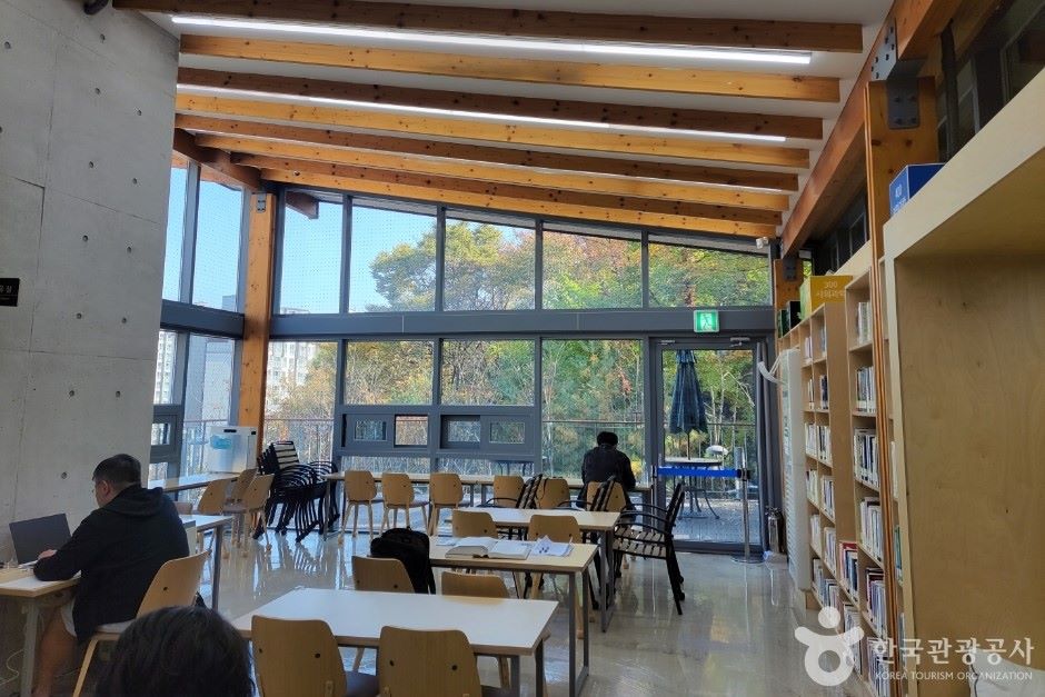 매봉산숲속도서관 / 사진=한국관광공사@TourAPI