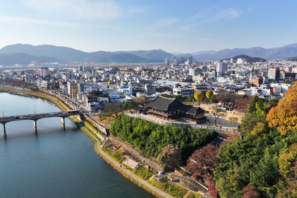 영남루 / 사진=한국관광공사 포토코리아@이범수